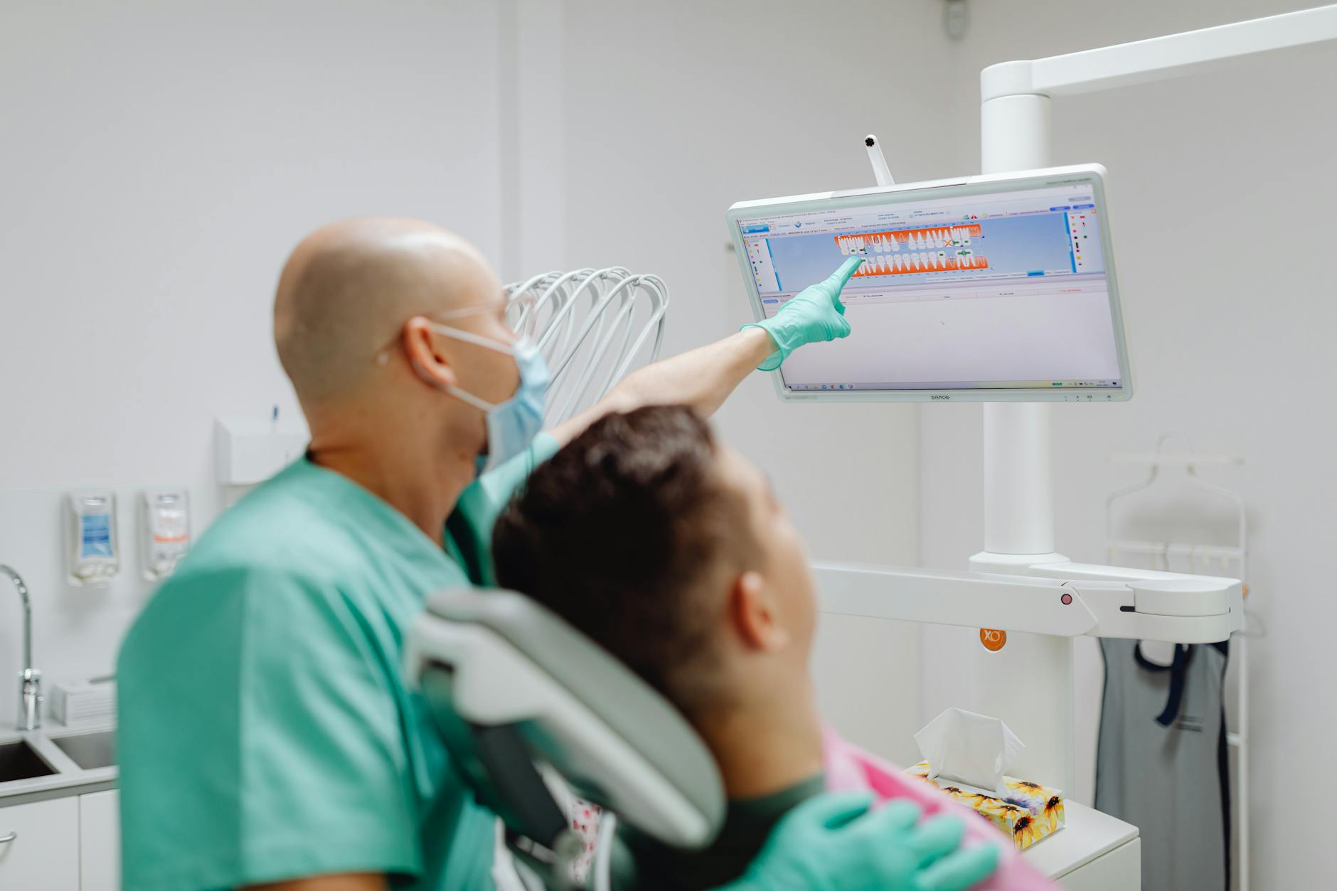 Grafika symbolizująca bezpieczeństwo cyfrowe i higienę cyfrową w kontekście pracy w Lipnie